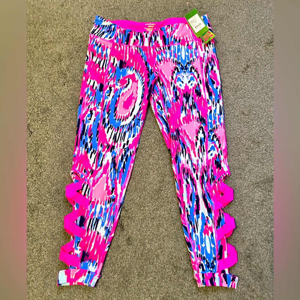 Lilly Pulitzer BRAND NEW WITH TAGS cropped tights in pink with a pattern